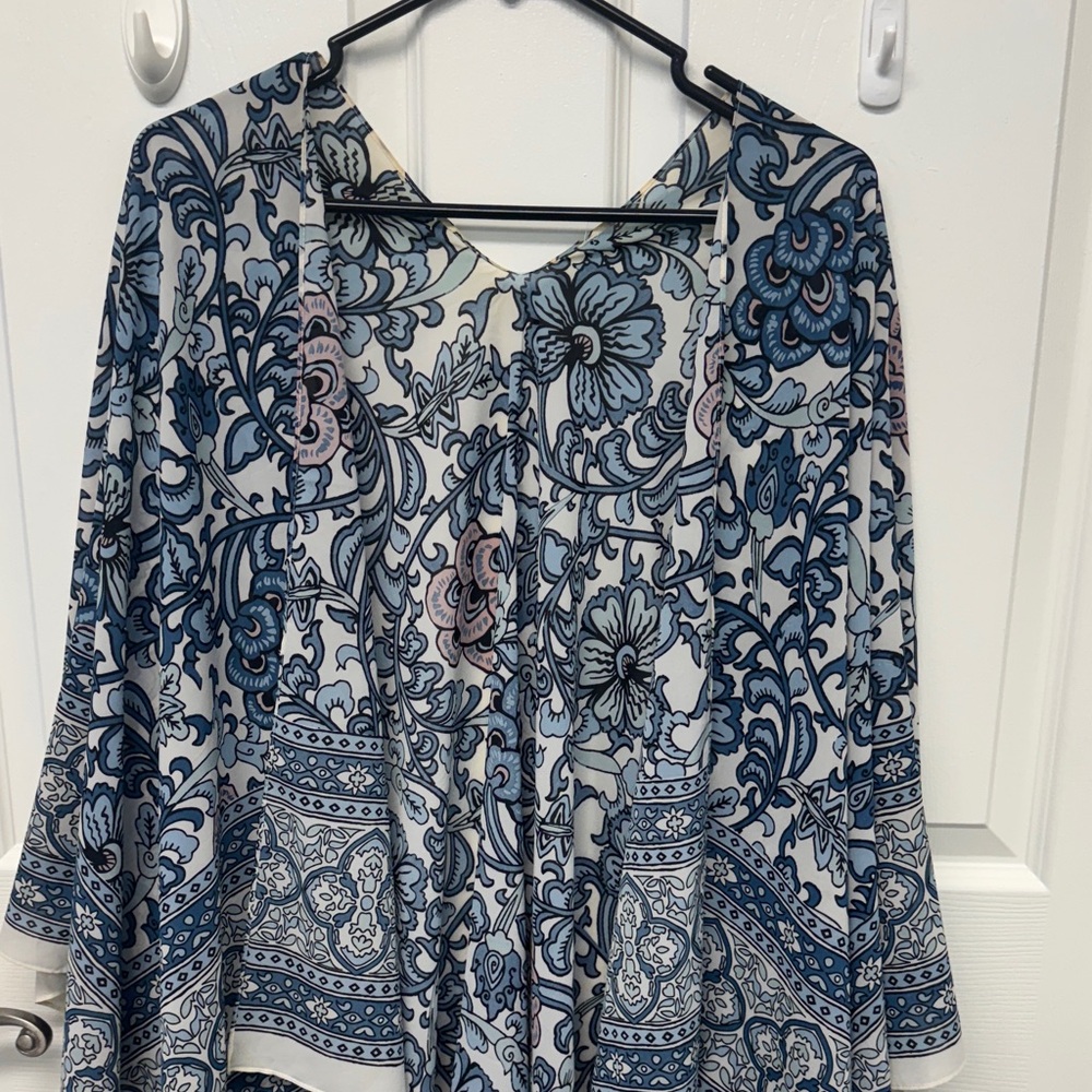 Floral Patterned kimono - Picture 2 of 3